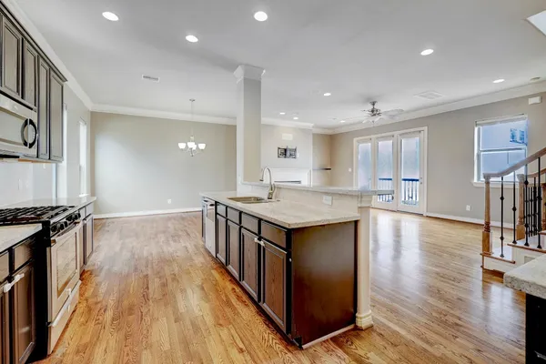 $2,595 | 8906 Lakeshore Bend Drive, Houston, TX 77080