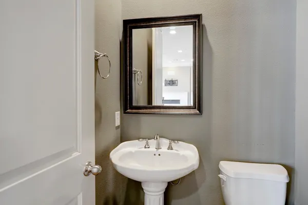 $2,595 | 8906 Lakeshore Bend Drive, Houston, TX 77080