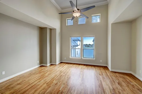 $2,595 | 8906 Lakeshore Bend Drive, Houston, TX 77080