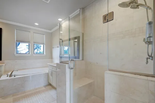 $2,595 | 8906 Lakeshore Bend Drive, Houston, TX 77080