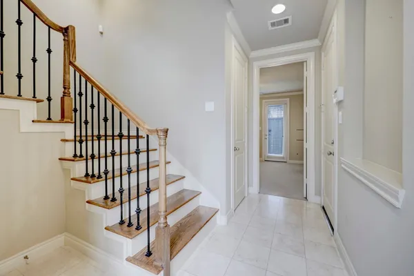 $2,595 | 8906 Lakeshore Bend Drive, Houston, TX 77080