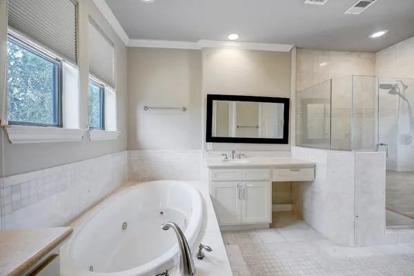 $2,595 | 8906 Lakeshore Bend Drive, Houston, TX 77080