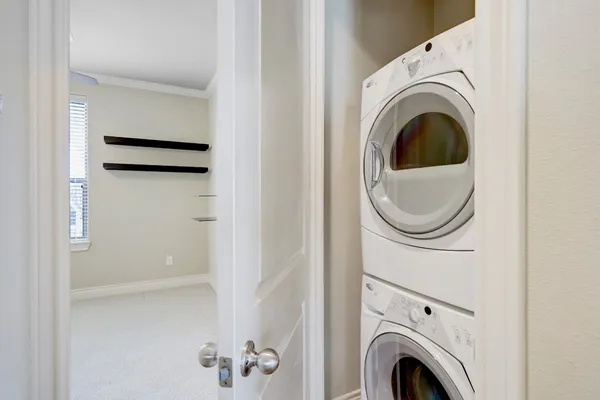 $2,595 | 8906 Lakeshore Bend Drive, Houston, TX 77080