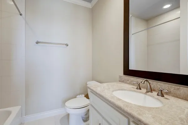 $2,595 | 8906 Lakeshore Bend Drive, Houston, TX 77080