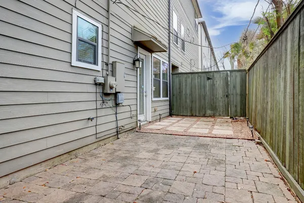 $2,595 | 8906 Lakeshore Bend Drive, Houston, TX 77080