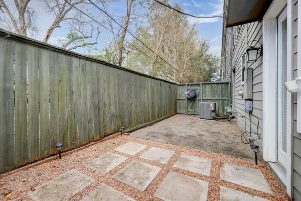 $2,595 | 8906 Lakeshore Bend Drive, Houston, TX 77080