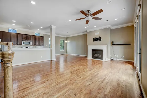 $2,595 | 8906 Lakeshore Bend Drive, Houston, TX 77080