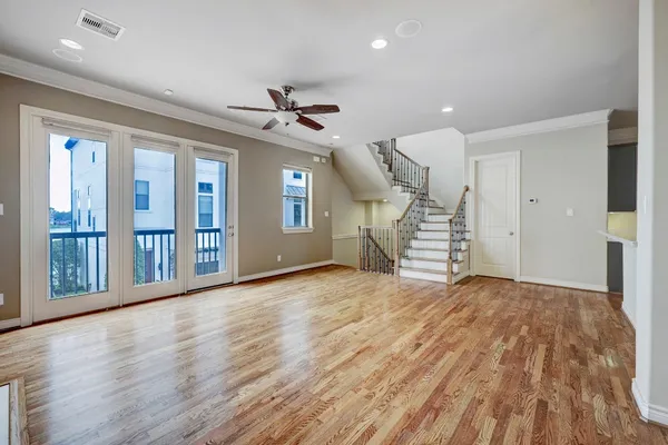 $2,595 | 8906 Lakeshore Bend Drive, Houston, TX 77080