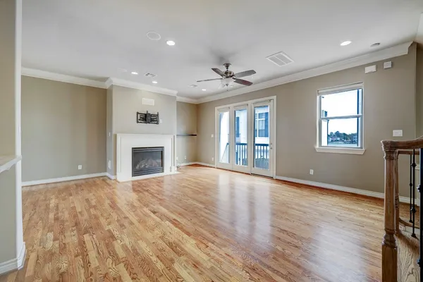 $2,595 | 8906 Lakeshore Bend Drive, Houston, TX 77080