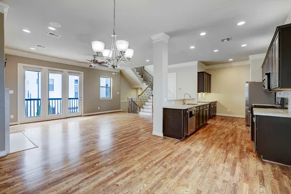 $2,595 | 8906 Lakeshore Bend Drive, Houston, TX 77080