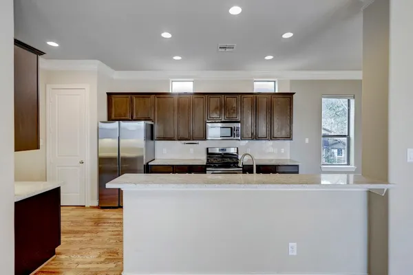 $2,595 | 8906 Lakeshore Bend Drive, Houston, TX 77080