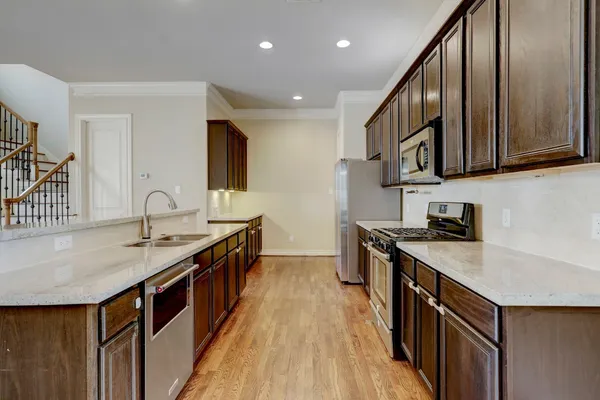 $2,595 | 8906 Lakeshore Bend Drive, Houston, TX 77080