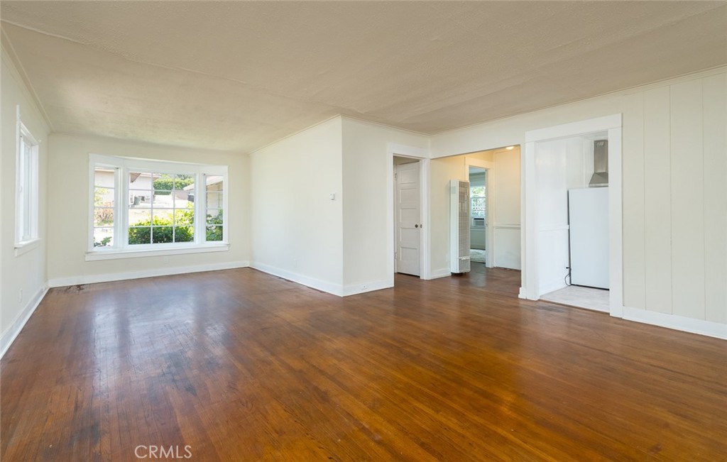 316 West Kenneth Road Glendale, CA 91202 - Photo 2 of 15 Living room