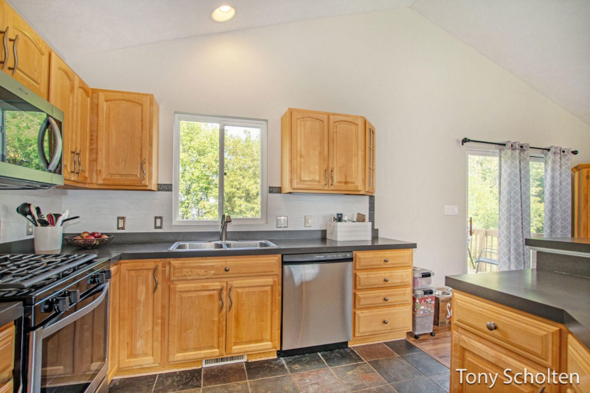 10879 Riley Street Zeeland, MI 49464 - Photo 4 of 39 DSC04692-