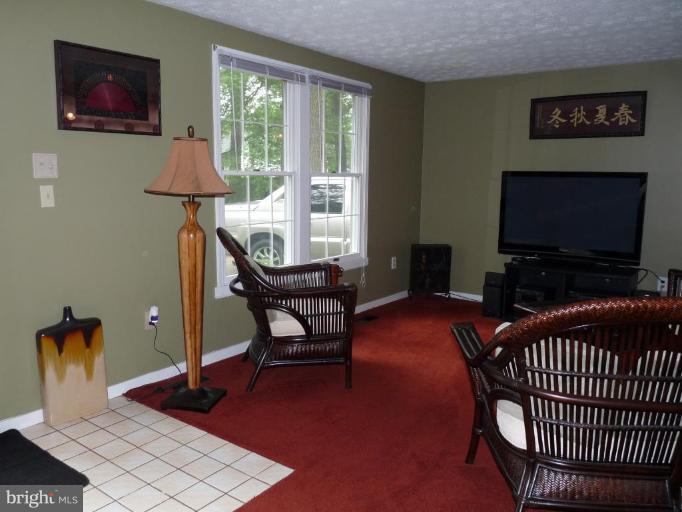 45 Boxwood Road Annapolis, MD 21403 - Photo 9 of 22 Living Room