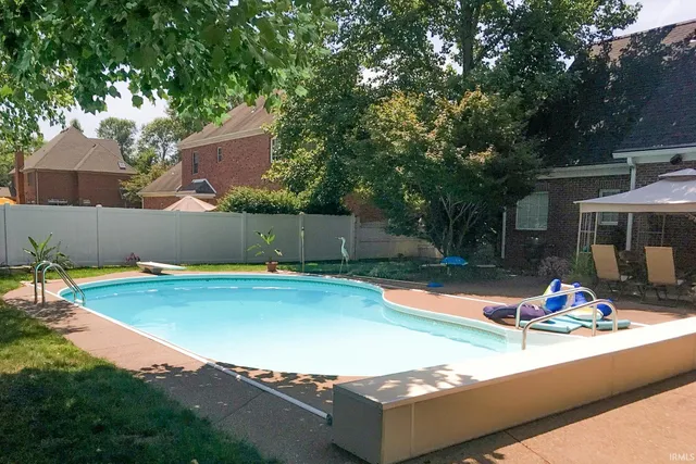 $713,800 | 4602 Brighton Court, Newburgh, IN 47630