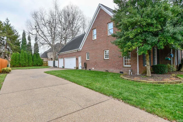 $713,800 | 4602 Brighton Court, Newburgh, IN 47630