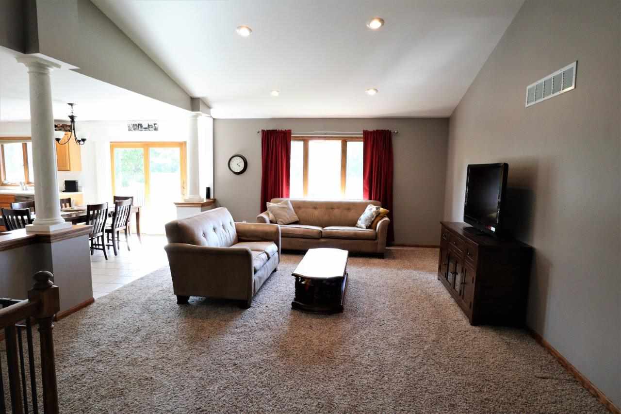 2317 Antler Ridge Drive Dubuque, IA 52002 - Photo 4 of 24 Gallery Image 4