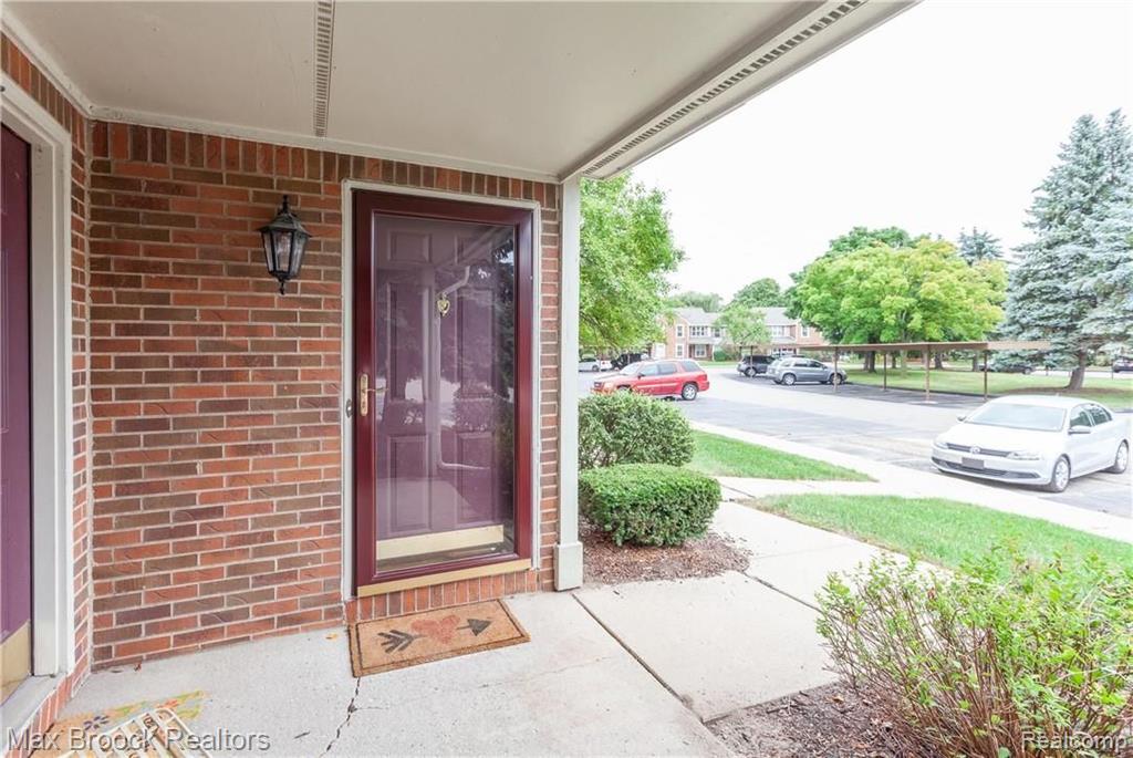 1623 Emerson Circle Rochester, MI 48307 - Photo 18 of 24