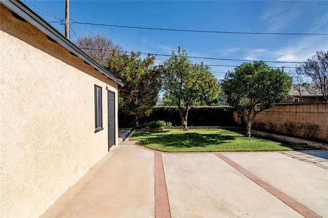 $1,115,000 | 1520 North Keystone Street, Burbank, CA 91506