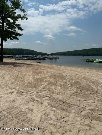 $231,500 | 40 Alpine Lake, Lake Harmony, PA 18624
