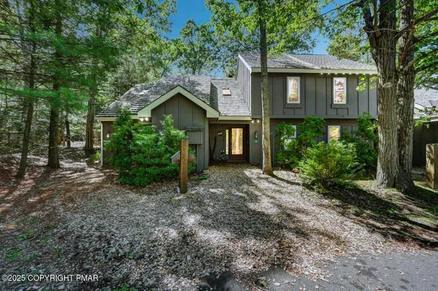 $234,000 | 40 Alpine Lake, Lake Harmony, PA 18624