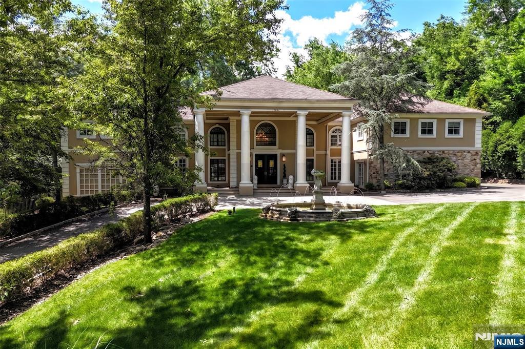 24 Wildwood Road Saddle River, NJ 07458 - Photo 2 of 27