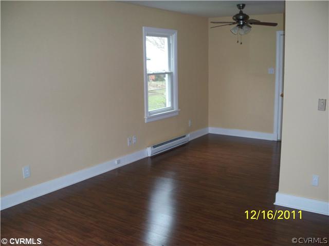 13 East Huntsman Road Sandston, VA 23150 - Photo 2 of 9 Living Room