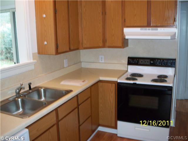 13 East Huntsman Road Sandston, VA 23150 - Photo 3 of 9 Kitchen