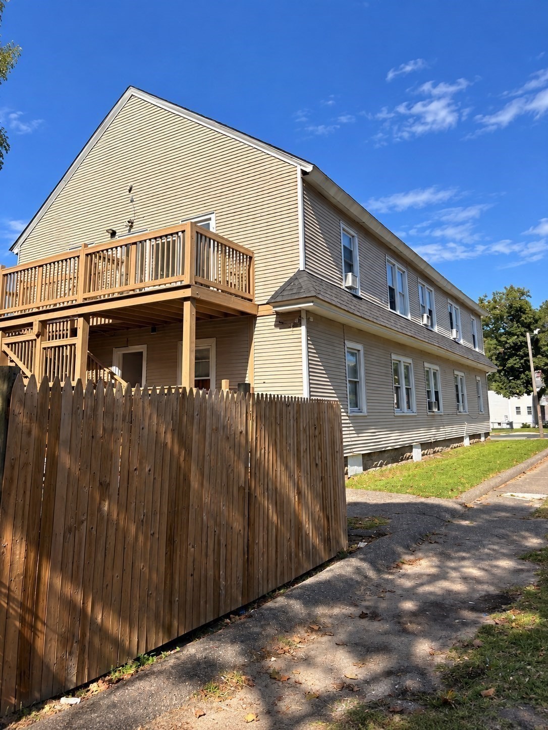 24 Dickinson Street Springfield, MA 01108 - Photo 18 of 25 Gallery Image 18