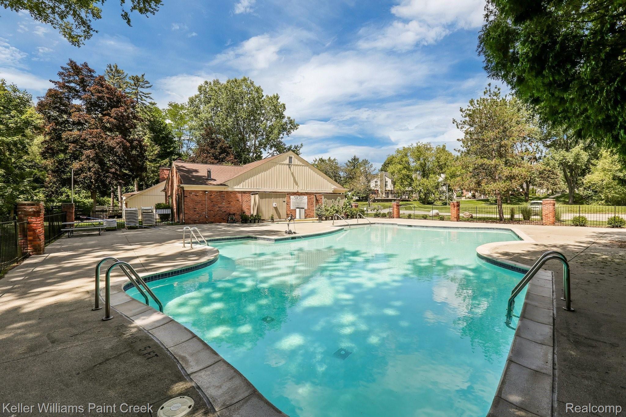 1286 Brook Lane Rochester, MI 48306 - Photo 23 of 30 1286+Brook+Ln+Rochester+Hills-31-web.jpg
