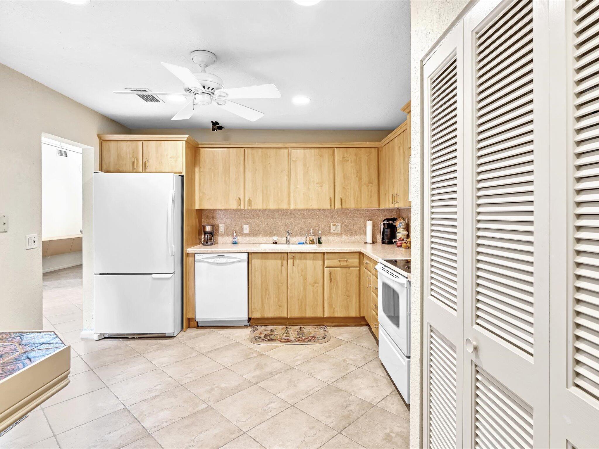 21848 Cypress Circle, Unit 29A Boca Raton, FL 33433 - Photo 26 of 59 35-DSC00171