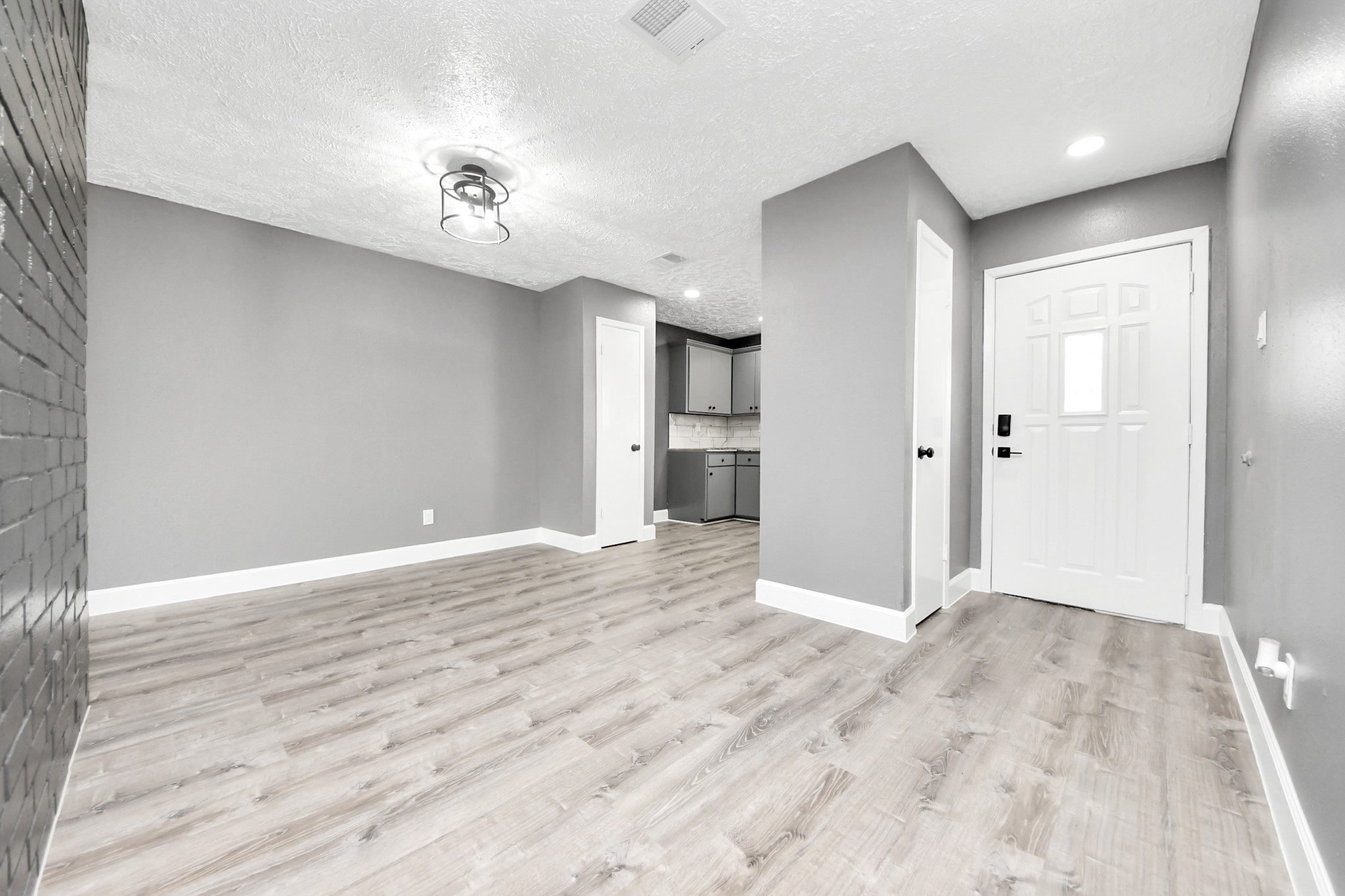 5444 Ridge Wind Lane Houston, TX 77053 - Photo 6 of 35 Front entry to the breakfast/kitchen area