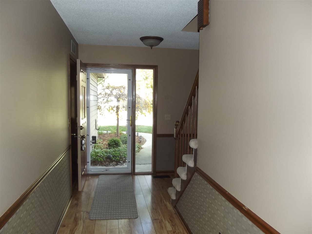 11034 Spring Oak Road Fort Wayne, IN 46845 - Photo 3 of 23