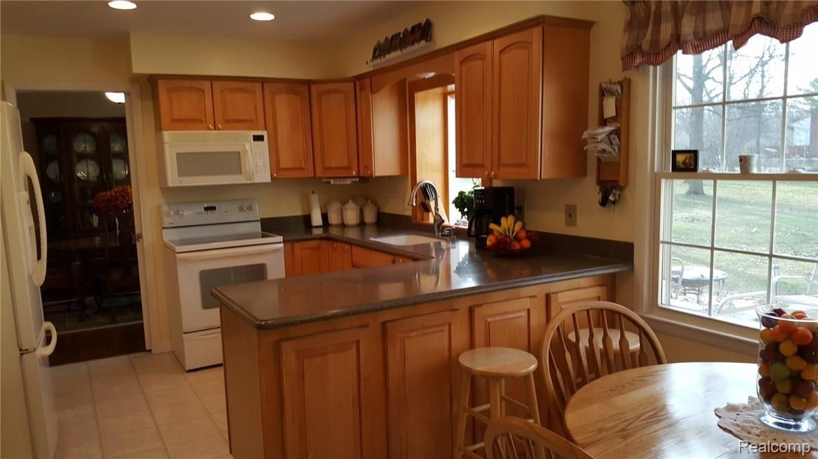 8463 Hampton Road Grosse Ile, MI 48138 - Photo 14 of 37 Kitchen
