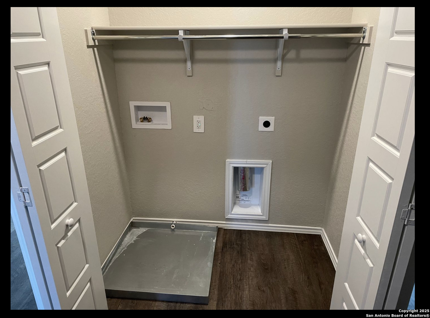 13121 Candace Way St. Hedwig, TX 78152 - Photo 5 of 13 a view of walk in closet with empty racks