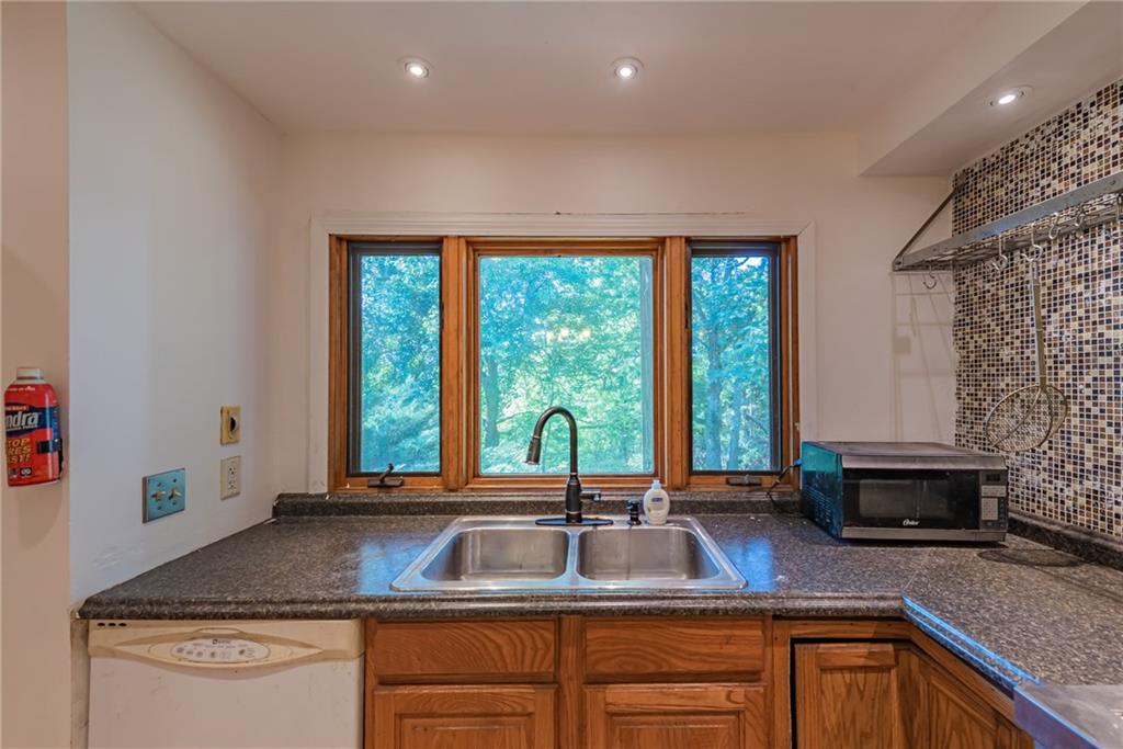 7510 Mt Carmel Road Pittsburgh, PA 15235 - Photo 10 of 25 Gallery Image 10