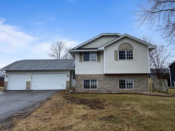 $309,900 | 218 Crystal Lane, Montrose, MN 55363