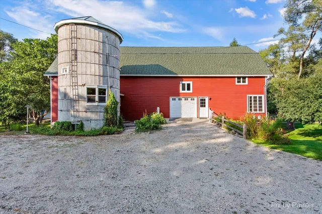 $700,000 | 24400 North Kelsey Road, Lake Barrington, IL 60010