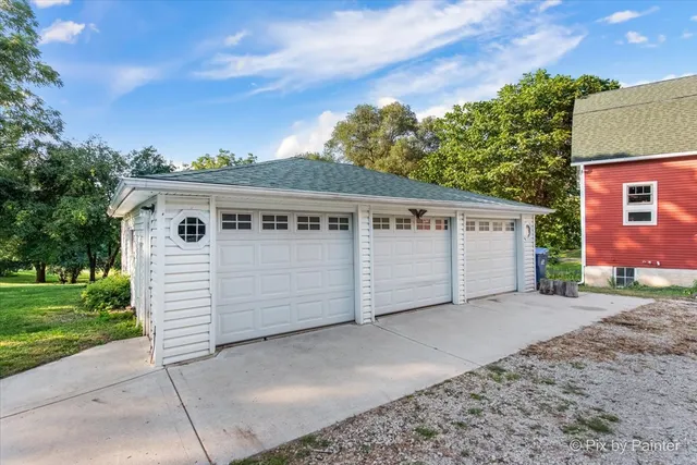 $700,000 | 24400 North Kelsey Road, Lake Barrington, IL 60010