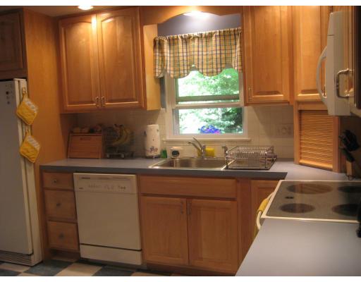 923 Main Street Reading, MA 01867 - Photo 3 of 17 Gallery Image 3