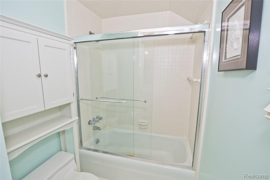 1855 Wingate Road Bloomfield Hills, MI 48302 - Photo 21 of 37 Second full Bathroom