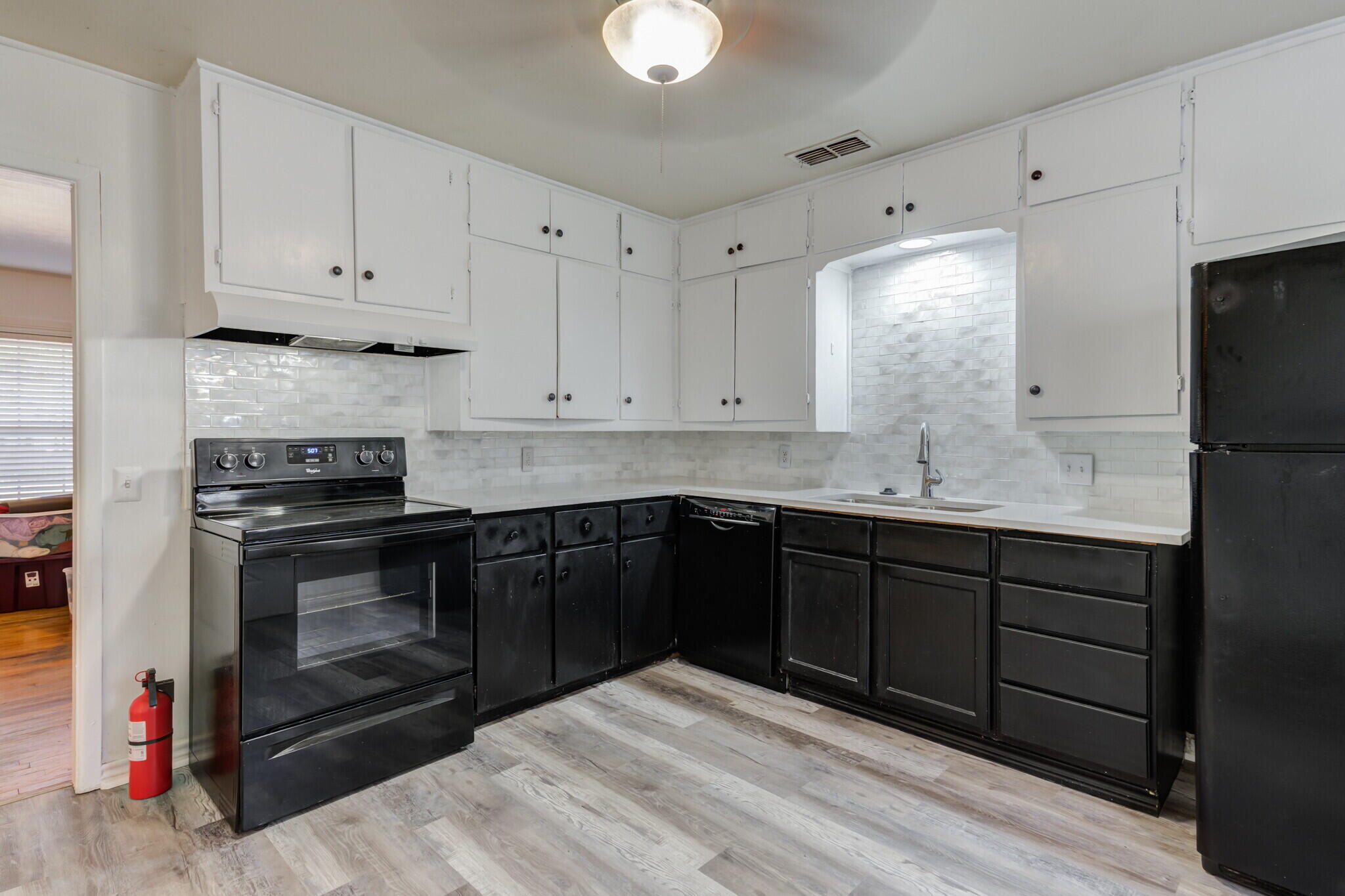 3305 30th Street Lubbock, TX 79410 - Photo 3 of 26 DSC08291_2_3_4_5