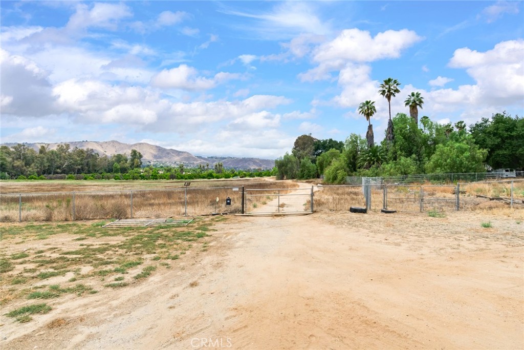 2886 McAllister Street Riverside, CA 92503 - Photo 36 of 47