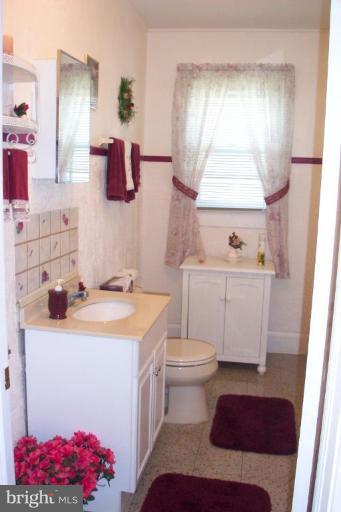7821 SW Road Pasadena, MD 21122 - Photo 13 of 14 Bath #1