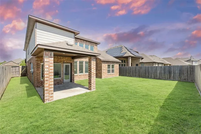 a view of a house with backyard and a garden