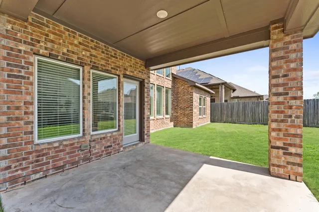 a view of a house with backyard and porch