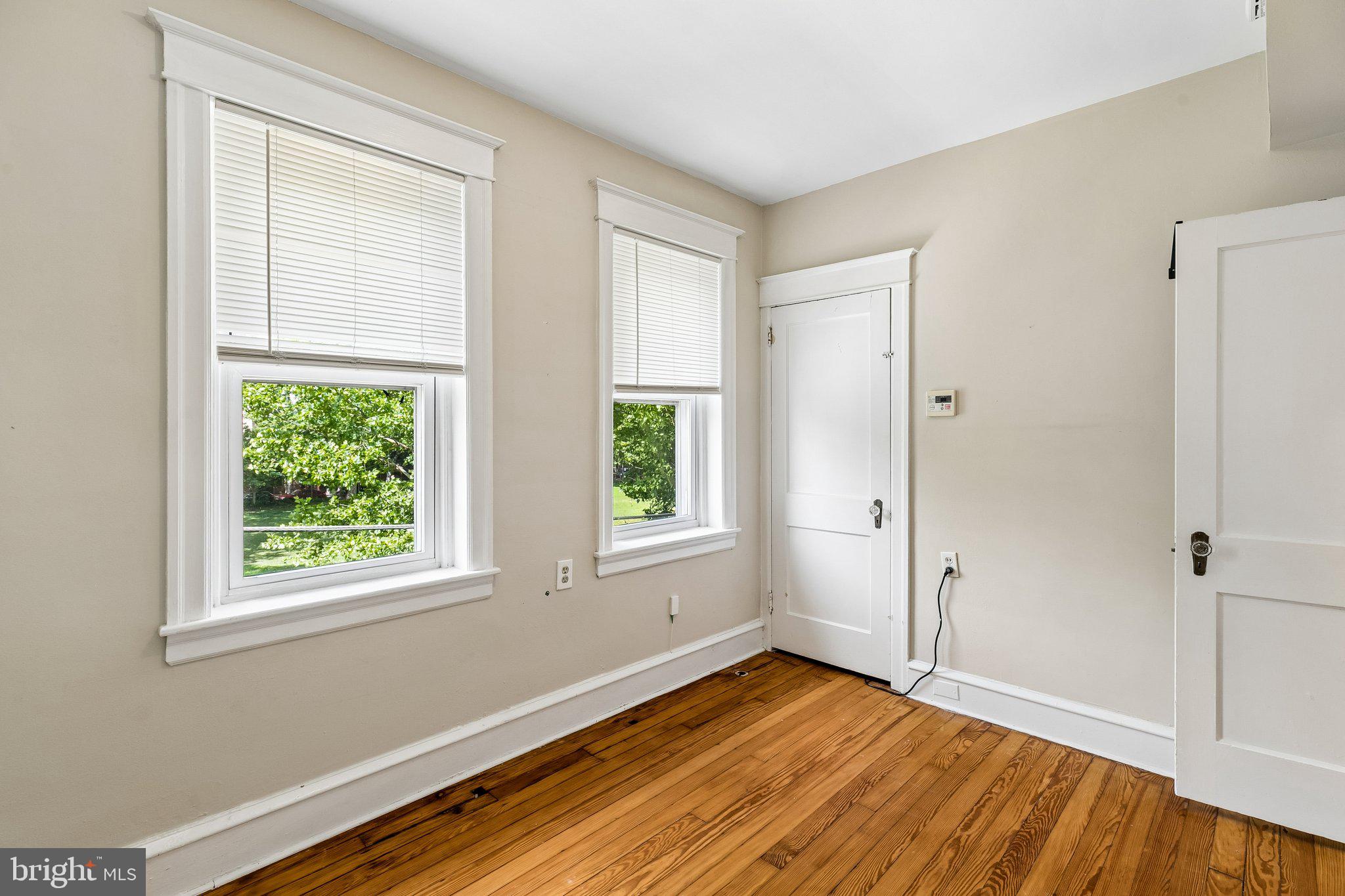 527 South 7th Street, Unit 1 Philadelphia, PA 19147 - Photo 20 of 33 Bright and airy room with natural light.