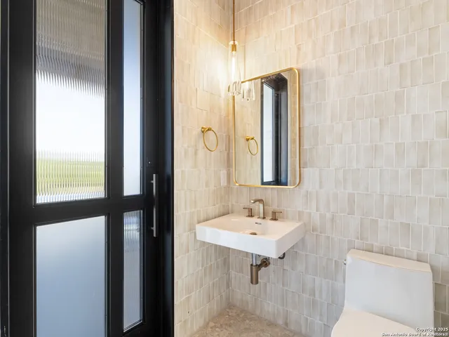 $2,500,000 | 2018 Paradise Parkway, Canyon Lake, TX 78133