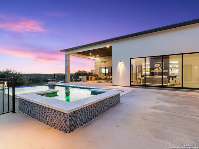 $2,500,000 | 2018 Paradise Parkway, Canyon Lake, TX 78133